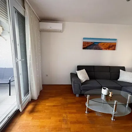 Apartman Jin 아파트 스플리트